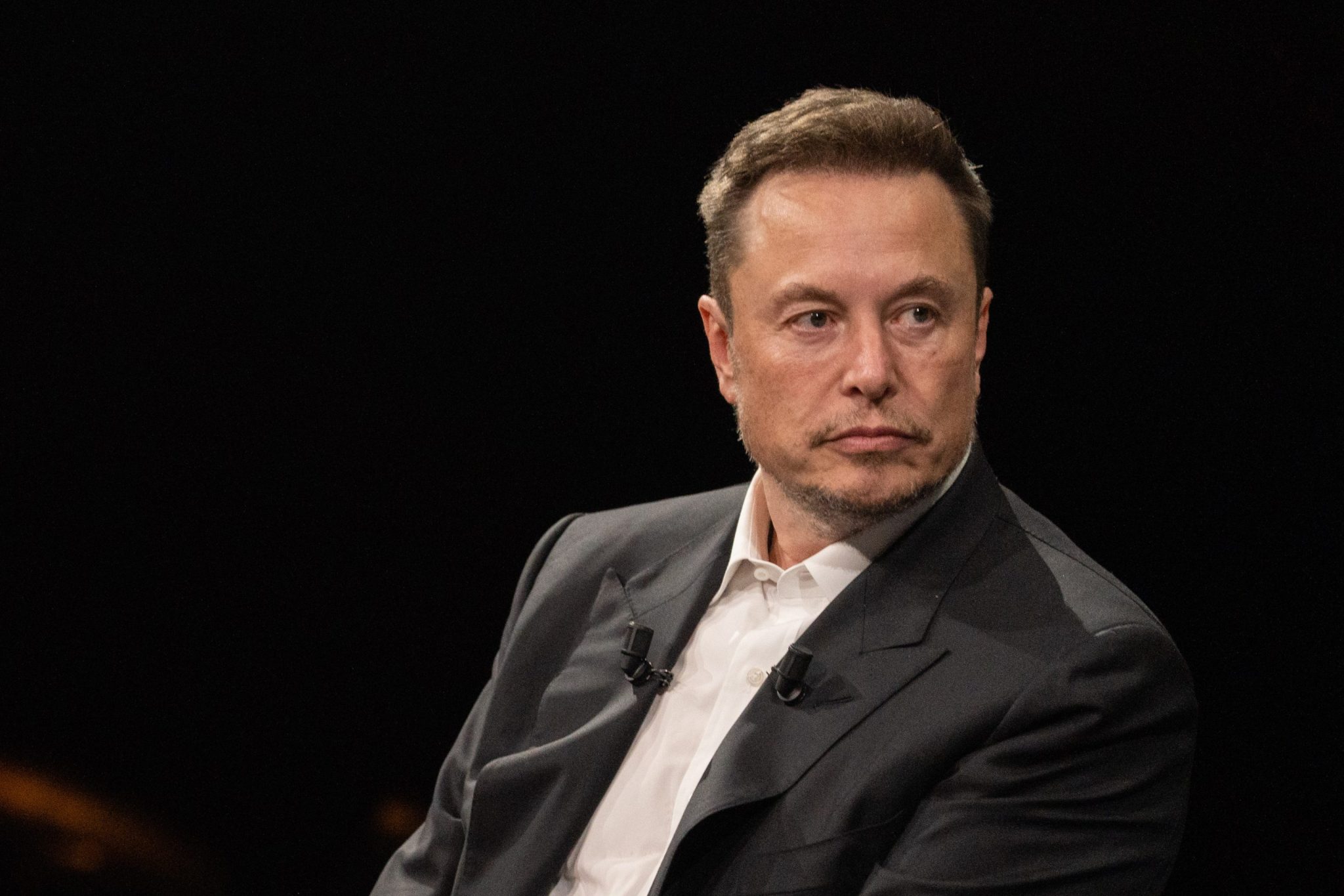 Government describes Twitter/X as “chaotic environment,” wants Musk to testify