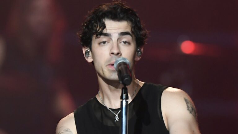 Joe Jonas Gives Shout-Out to Parenthood During Jonas Brothers Concert Amid Sophie Turner Custody Battle