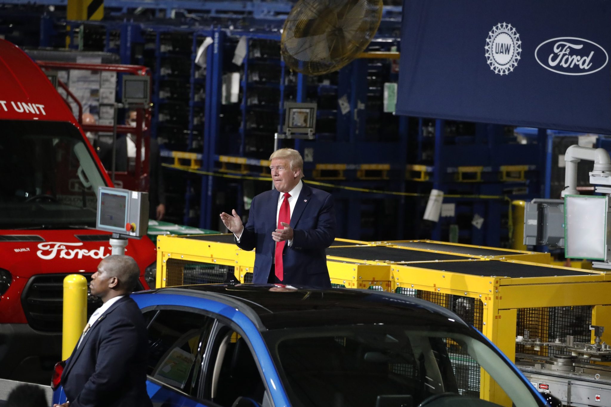 Trump flags autoworker support before picket line visit