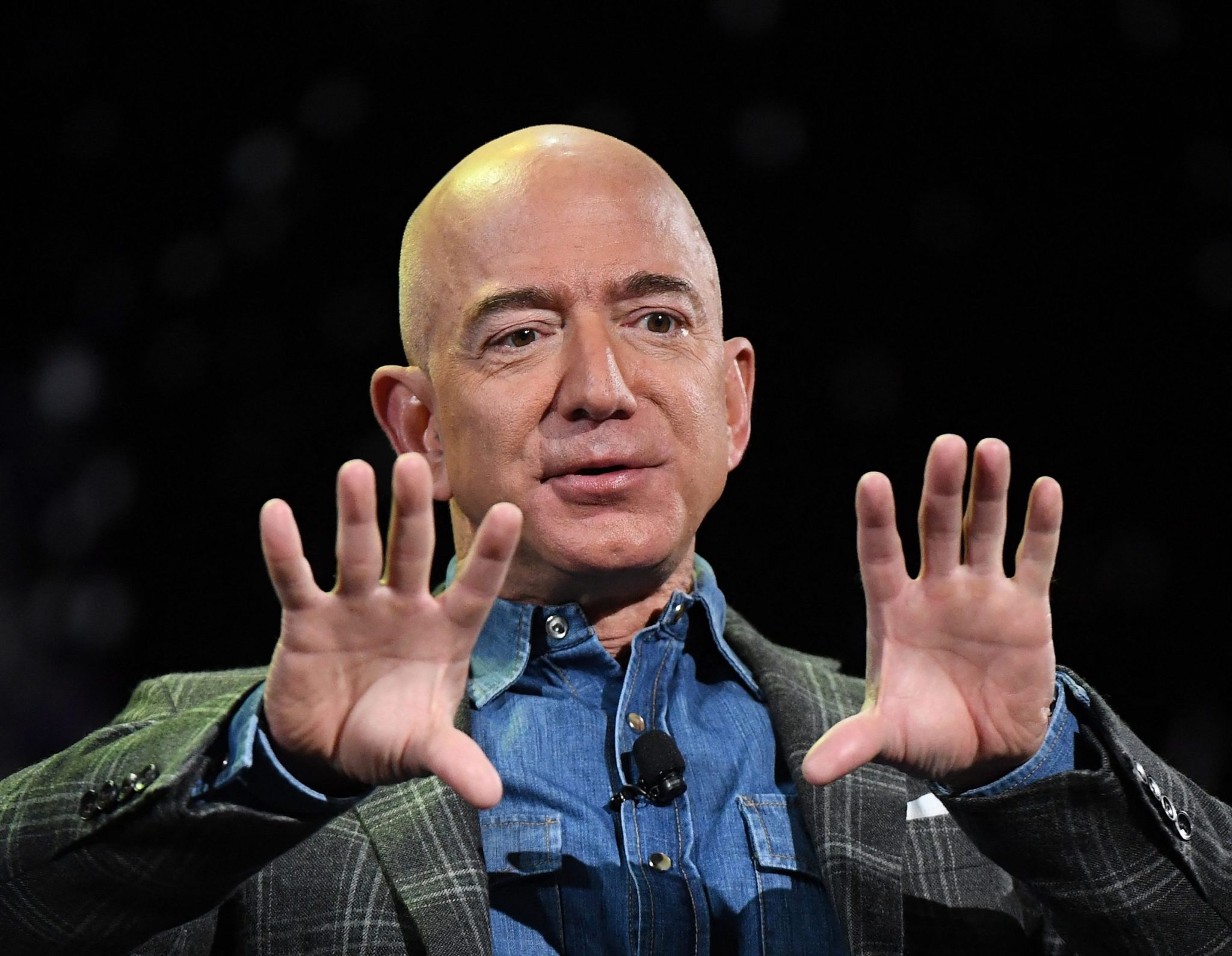 Jeff Bezos pushed Amazon’s algorithm to show “irrelevant” but profitable ads, not the best product, government claims