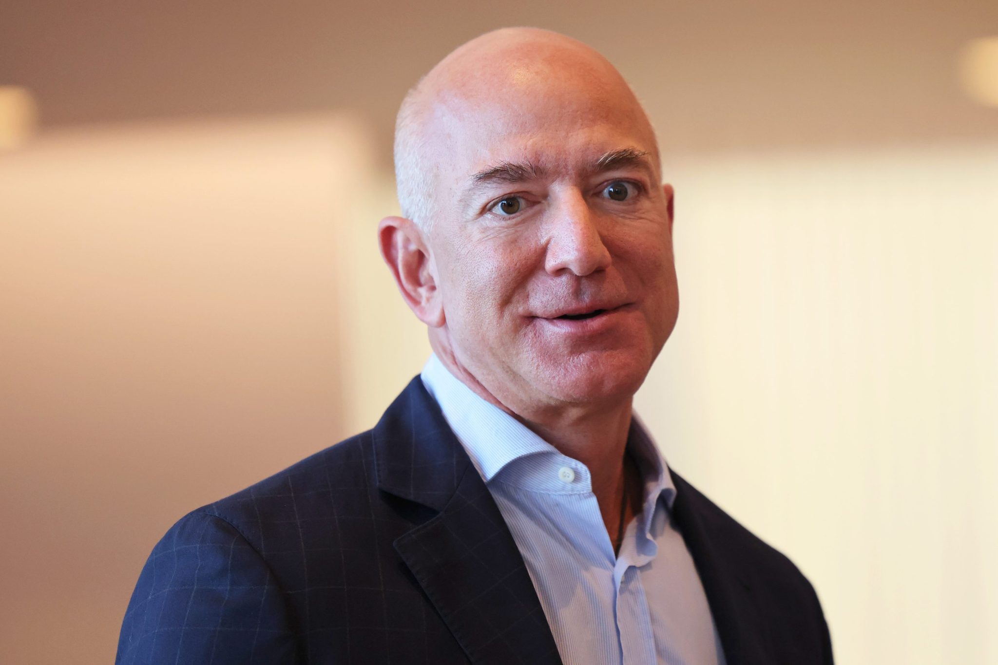 Jeff Bezos sparks tax debate with move to Florida