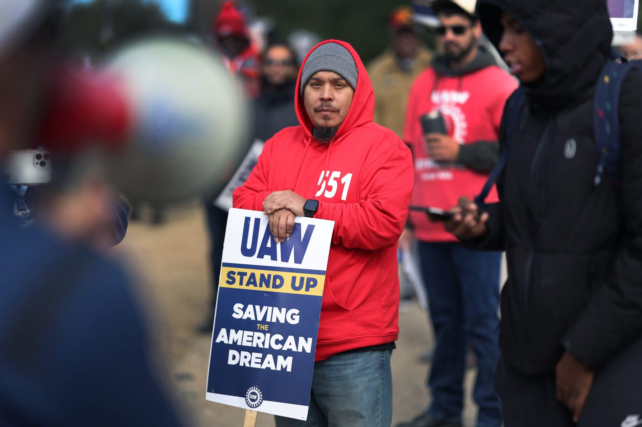 UAW workers at GM appear close to rejecting ‘historic’ contract