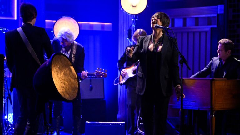 Watch Cat Power Perform Bob Dylan’s “Like a Rolling Stone” on Fallon