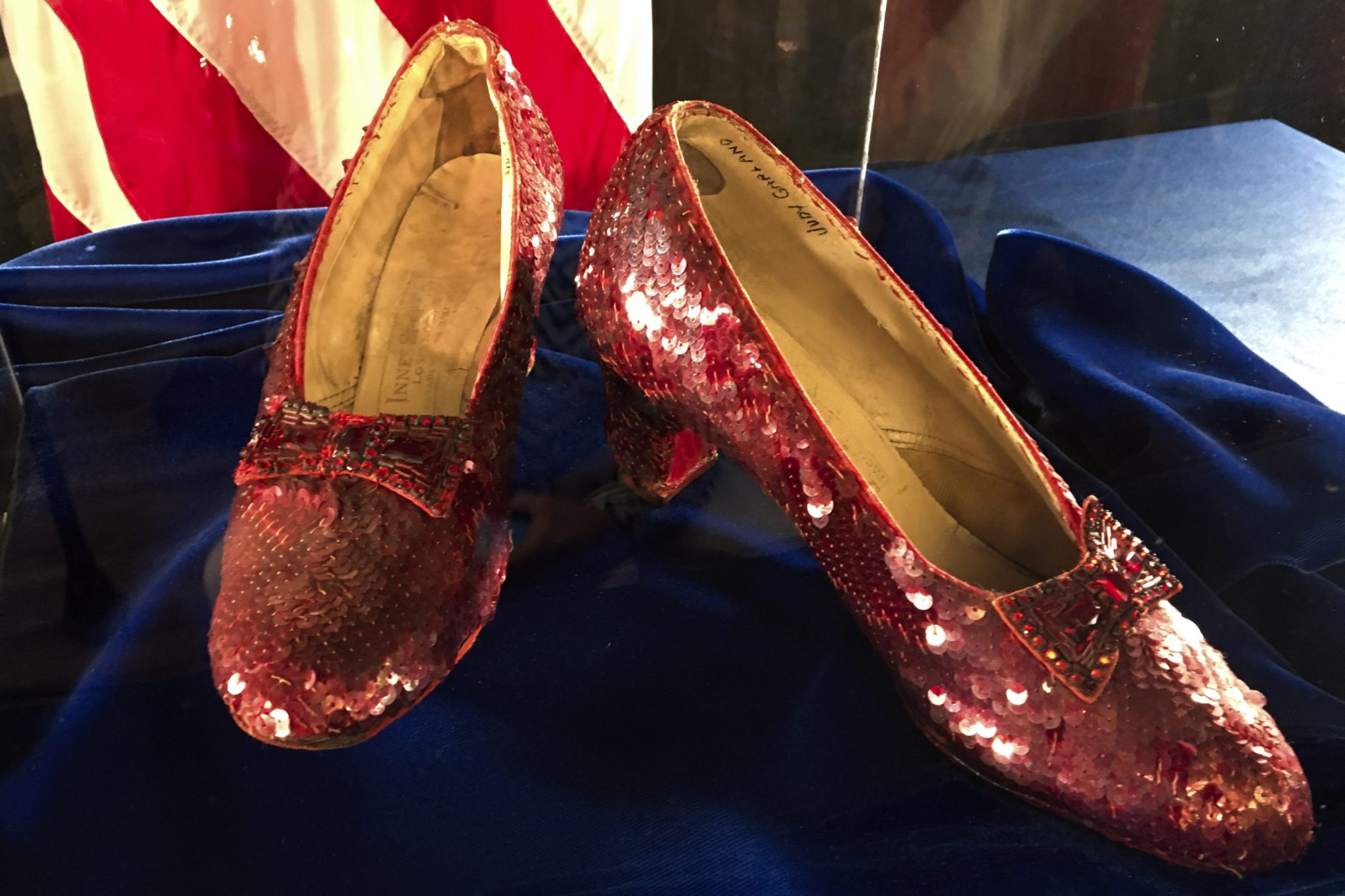 Ruby slippers thief: Aging mobster avoids jail sentence but has to pay $300 per month