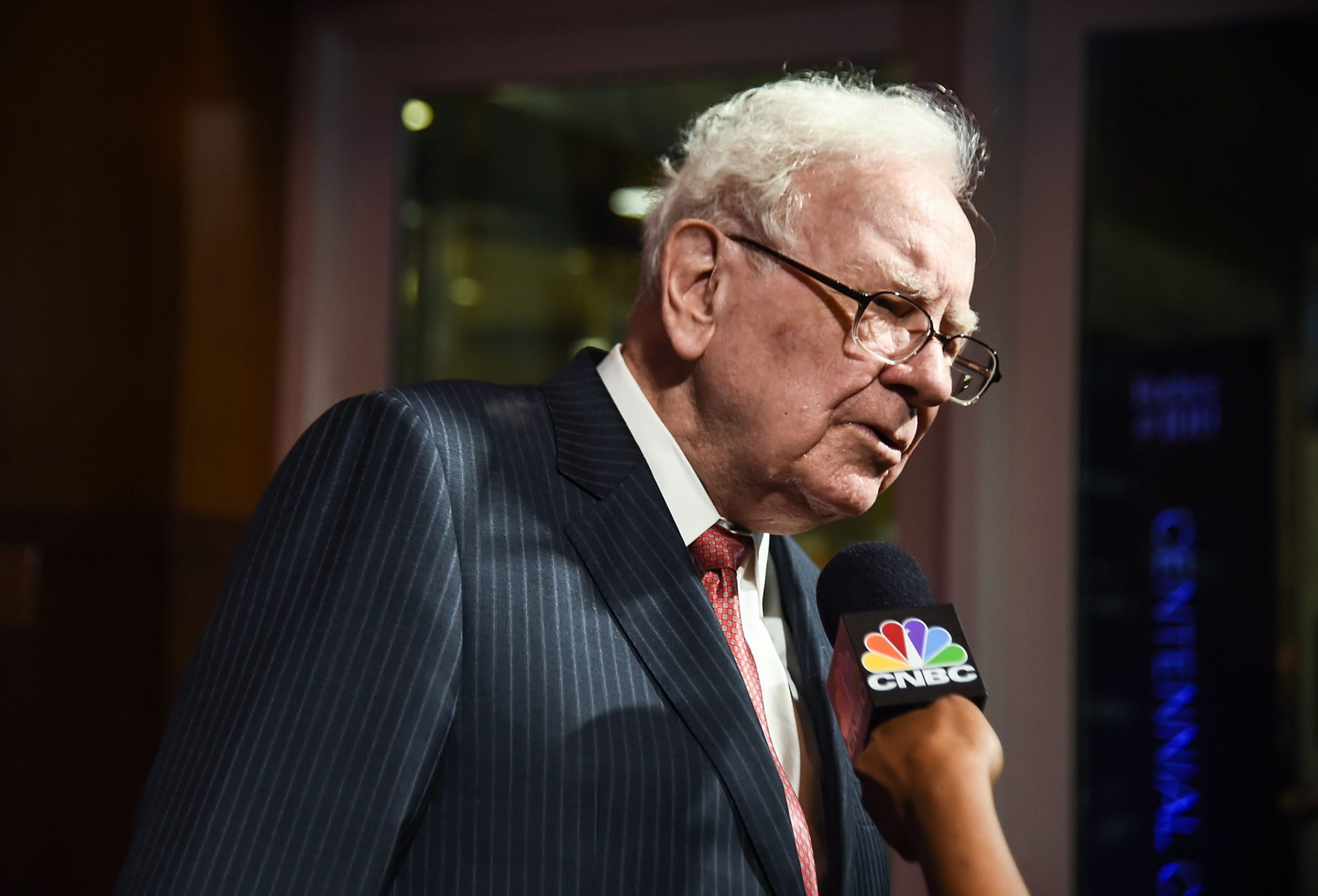 Warren Buffett tells Citi CEO to continue bank overhaul: Report