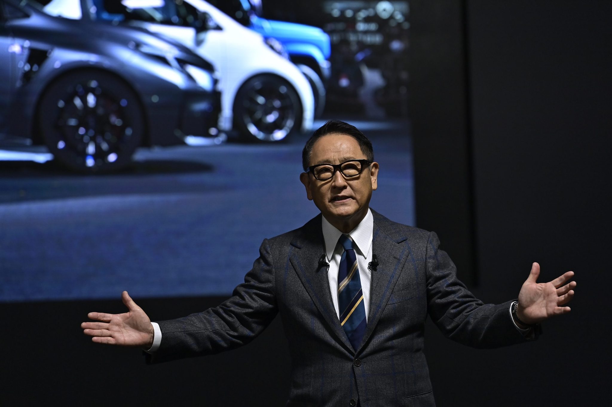 Japanese carmakers’ hybrid-vehicle surges boost EV push