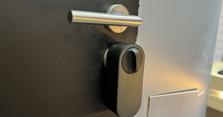 The Aqara U200 retrofit smart lock works with Matter and will support Apple Home Key