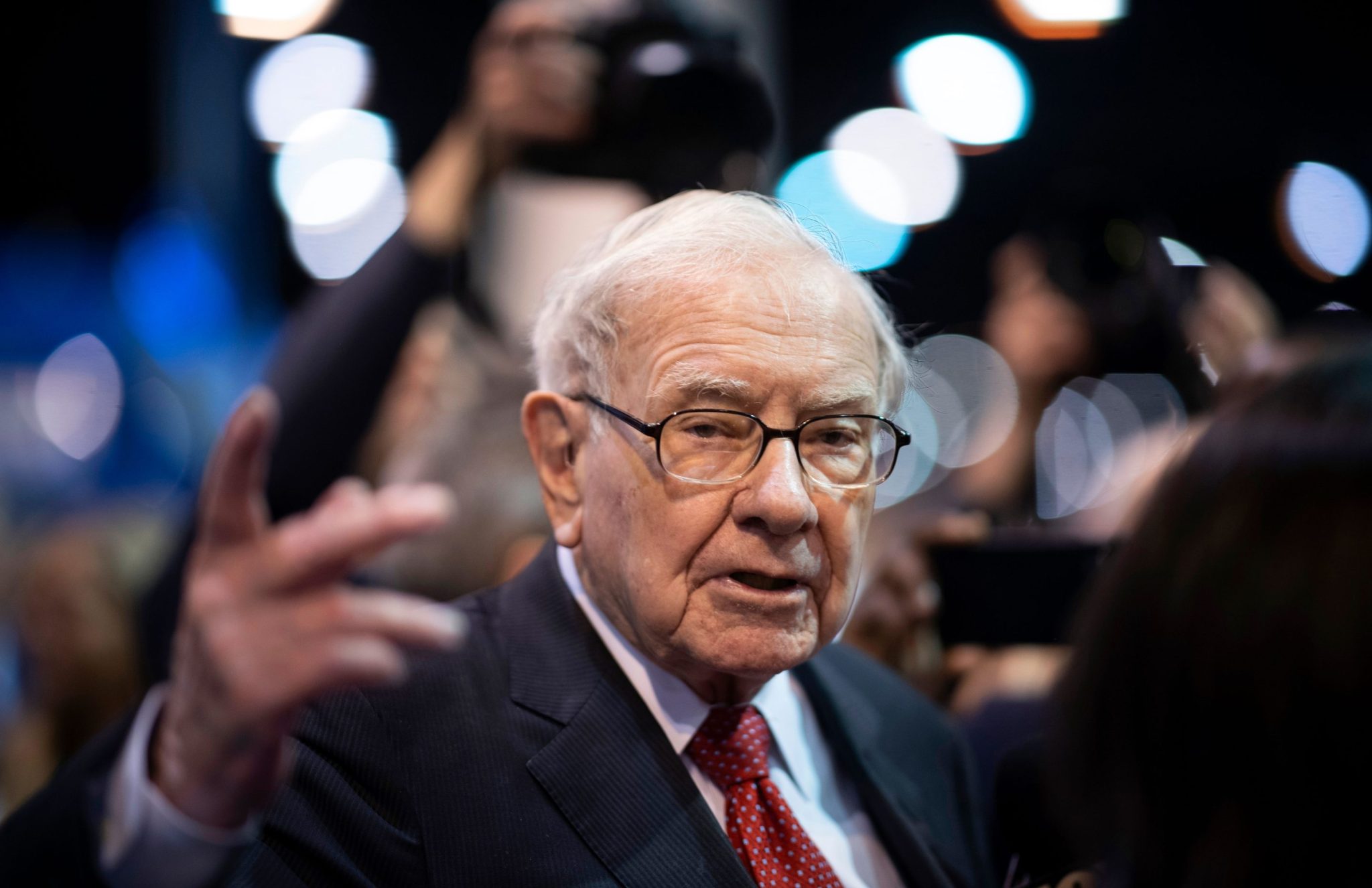 Warren Buffett sells Paramount shares as ‘Big Short’ Michael Burry buys Warner Bros