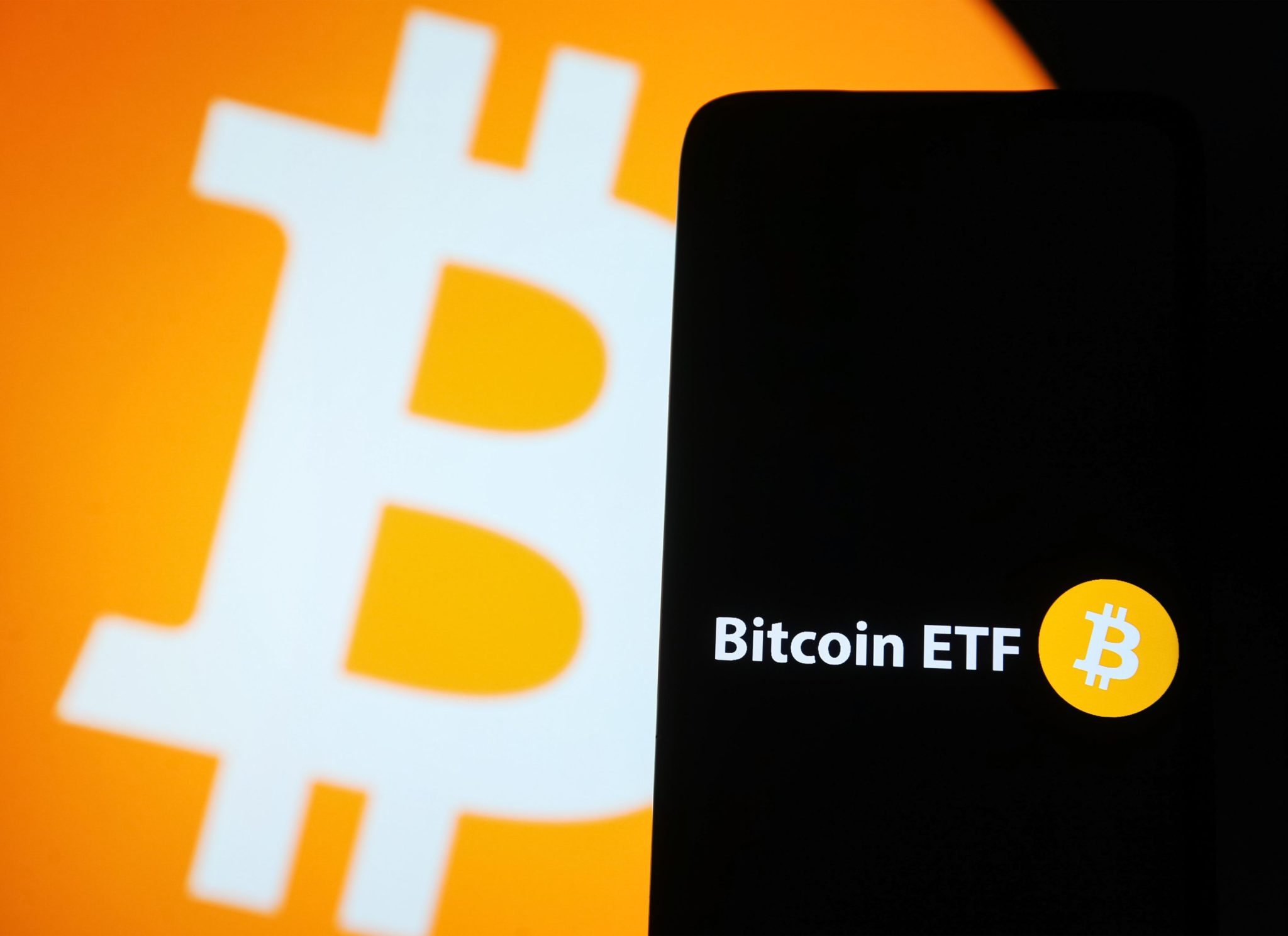 Bitcoin ETFs see record 3-day outflow as retail investors ‘dart in and out of positions’