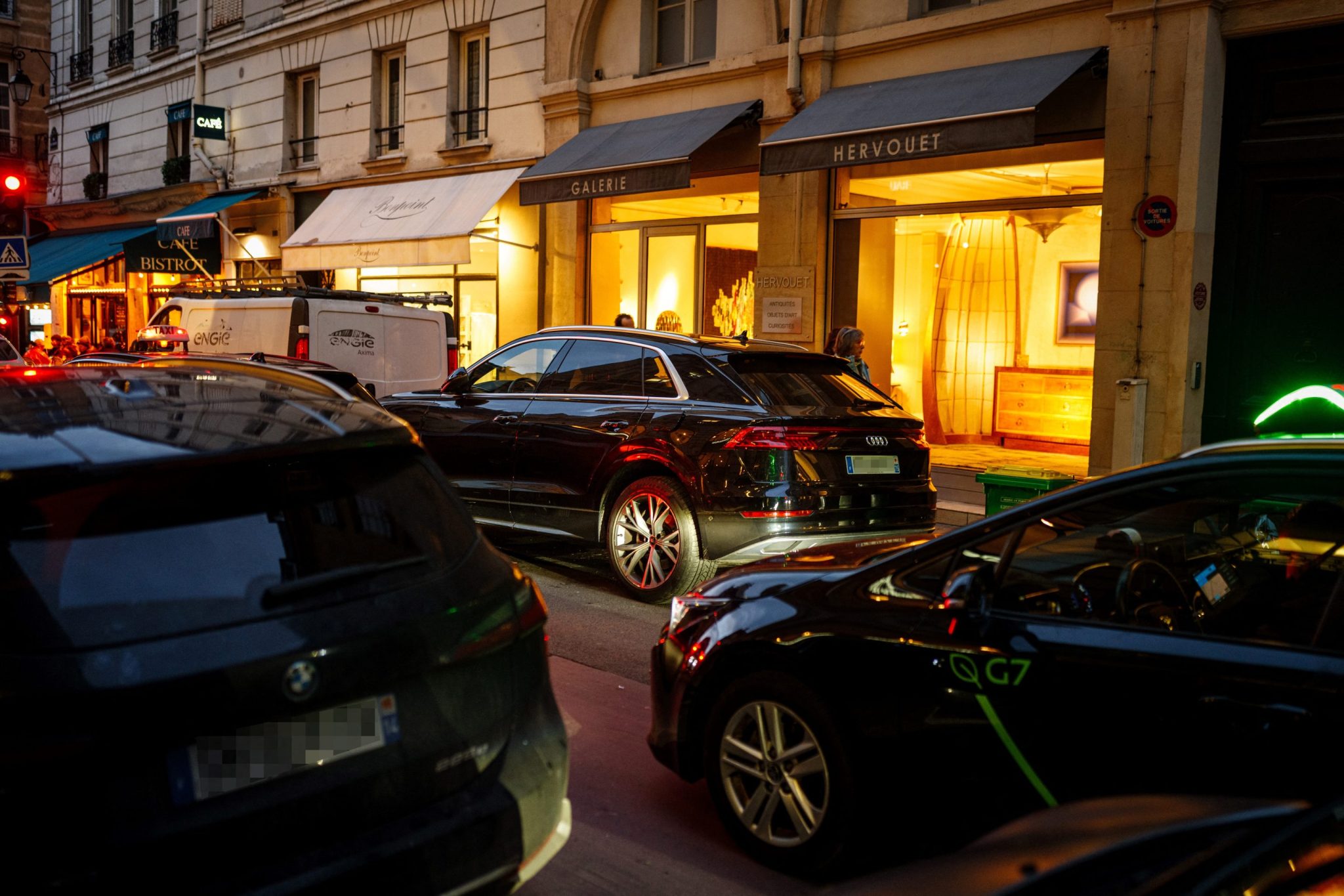 Paris targets SUVs with higher parking fees