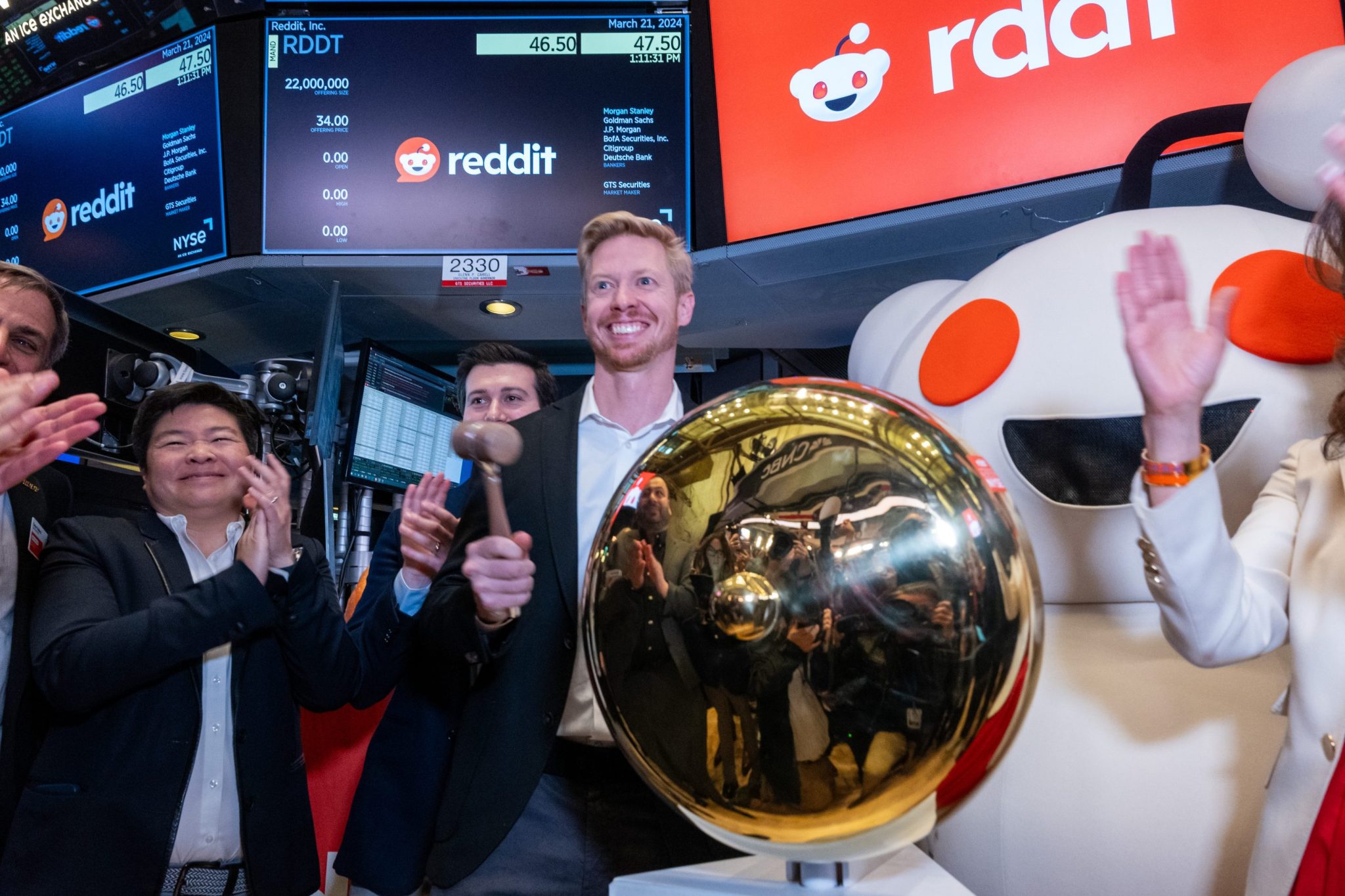 Reddit closes nearly 50% higher on 1st trading day in latest sign IPO market heating up
