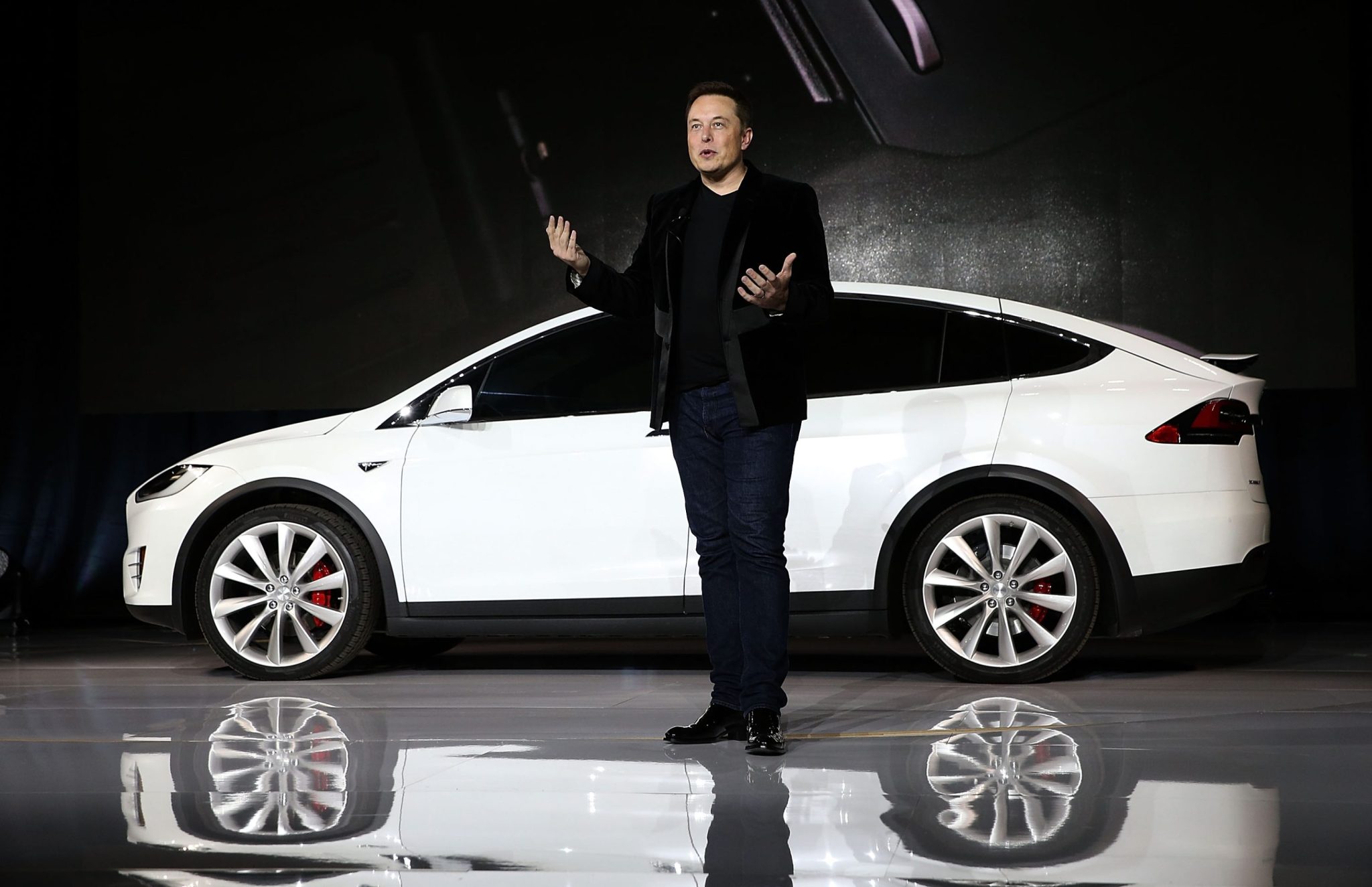 Tesla to gain as EV startups falter, auto giants embrace hybrid