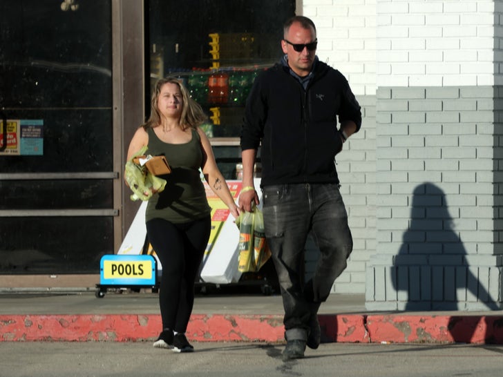 Gypsy Rose Holds Hands with Ex-Fiancé Ken, Smoke Break at Dollar General
