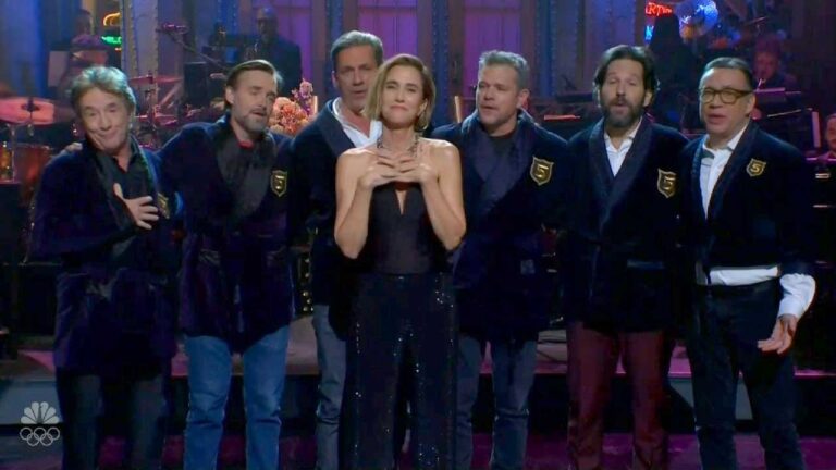 'SNL': Kristen Wiig Joined By Matt Damon, Paul Rudd, Ryan Gosling & More A-Listers as She Joins 5-Timers Club